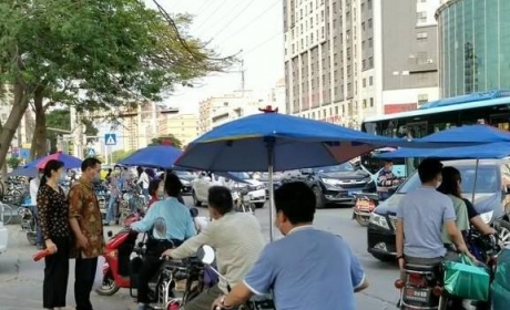 深圳拉客仔：一天跑15个小时，享受自由却靠运气赚钱