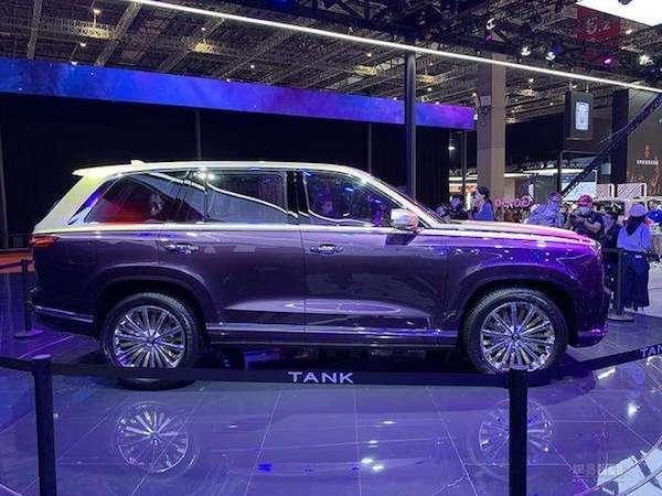 坦克800定位于全尺寸SUV，搭载3.0T六缸发动机，预计售价50万起步