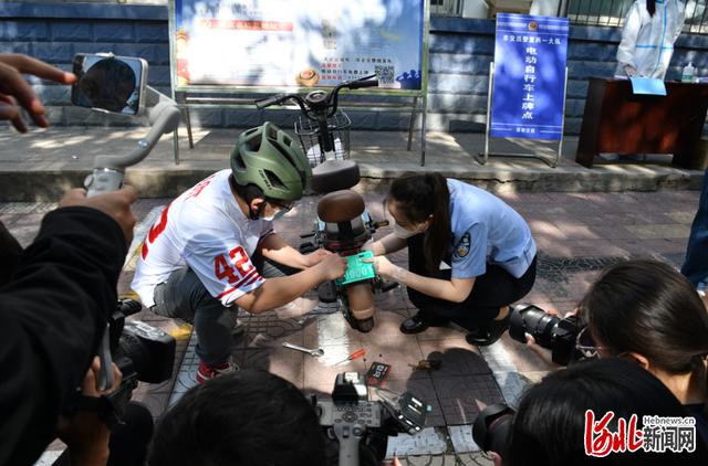 今起正式上牌！邯郸市首块新国标电动自行车号牌迎来车主