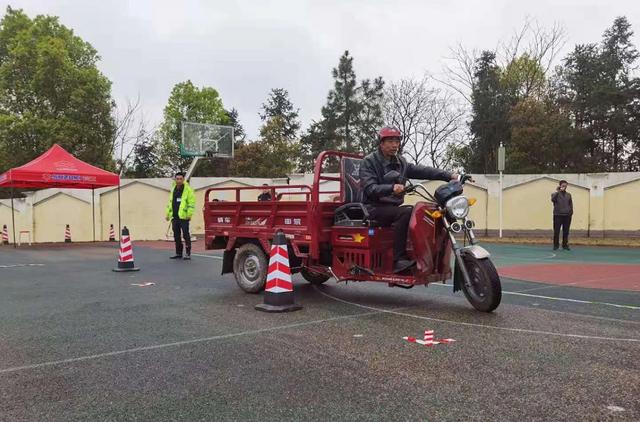 骑行有门槛，电动车、三轮车、老年代步车上路要驾照，还有这3点