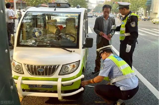 骑行有门槛，电动车、三轮车、老年代步车上路要驾照，还有这3点