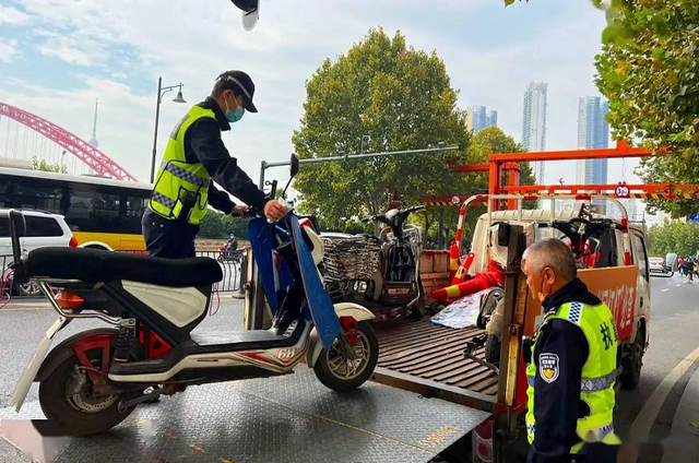 车主注意！电动车有“3个标准”，常见有3种电动车不允许上路行驶