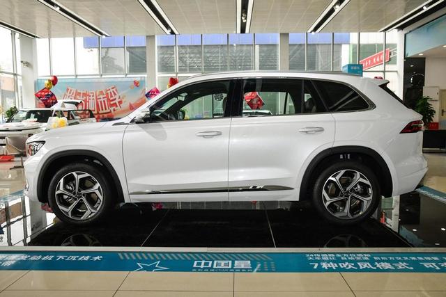 定位紧凑型SUV，轴距超2.8米，13.72万起售配2.0T，体验吉利星越L