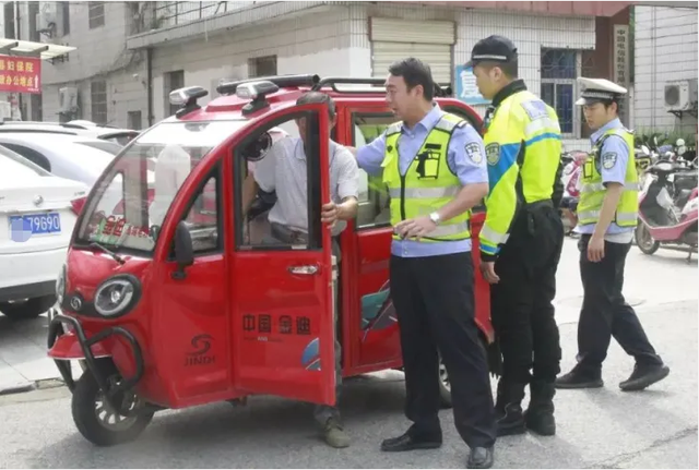 除了上路要满足4个条件，5月，电摩、三轮车、低速车还有3大变化