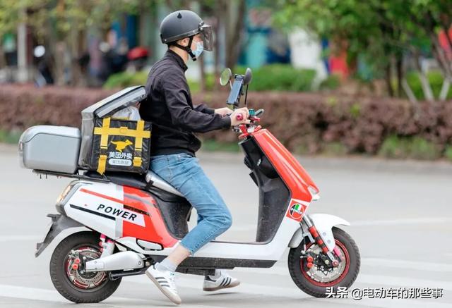 2款不用驾照的电动车，支持快充，动力强，续航远，适合外卖小哥