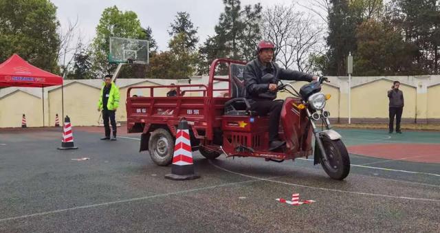 非标三轮车、四轮车没驾照能上路吗？答案来了，两种方案可以解决