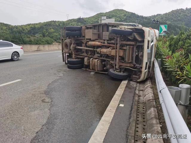 以案为鉴 | 雨天行车一定要谨慎 莫让货车变“祸”车