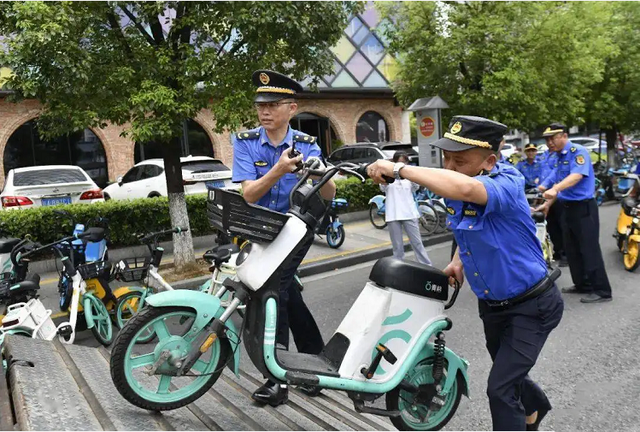 即日起，多地电动车实施新规，包括三轮车禁止通行、外卖车辆管理