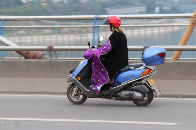 电动二轮、三轮、四轮车，哪些要考驾照？老年人出行该怎么办？