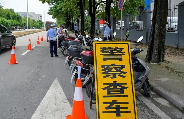 电动车全面整治来了，骑行时4类违规行为不能有，当心罚款又扣车