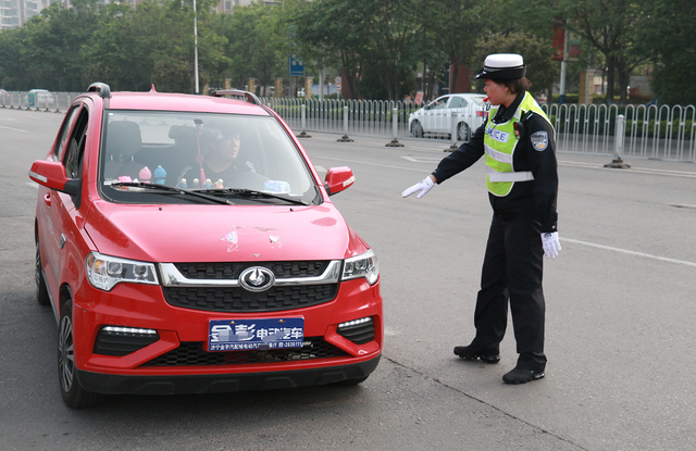 才知道，电动车、三轮车、老年代步车，走机动车道还是非机动车道