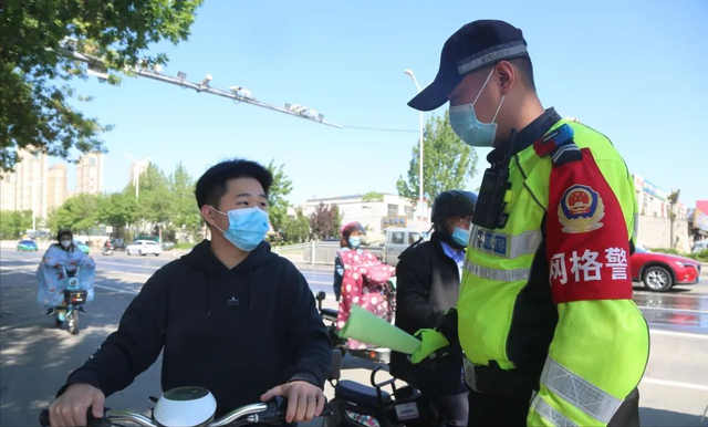 这个驾驶证，二/三轮车/摩托车/汽车都能开，考试流程、费用明确