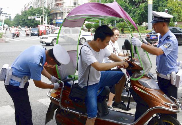 除了戴头盔，电动车严查“四大件”，处罚明确