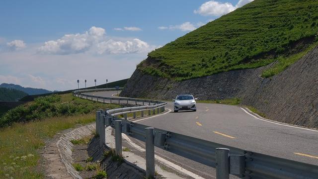 长安深蓝SL03：开新能源车跑新疆，300km之后我要聊这些