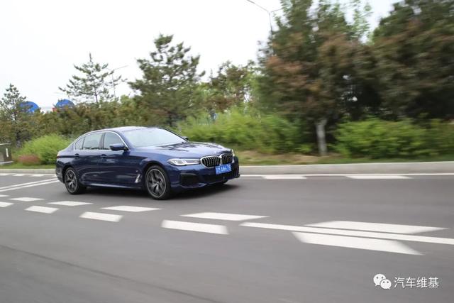 「维基试驾」BMW 530Li：均衡之下，圆你“蓝天白云”梦