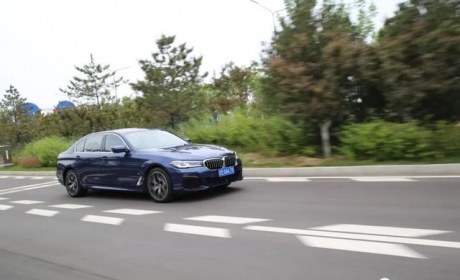 「维基试驾」BMW 530Li：均衡之下，圆你“蓝天白云”梦