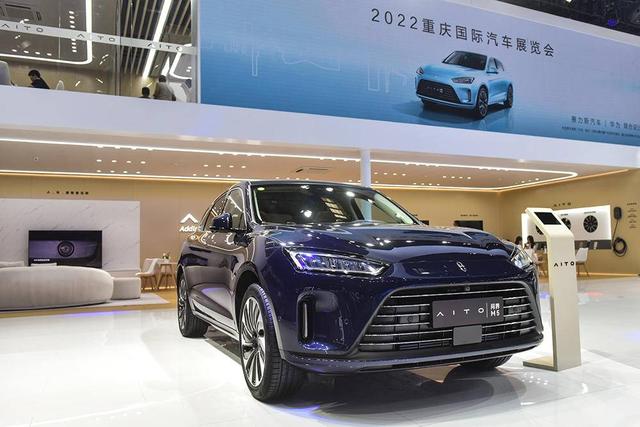 加速远航，赛力斯携华为智选SF5、问界M5亮相重庆车展