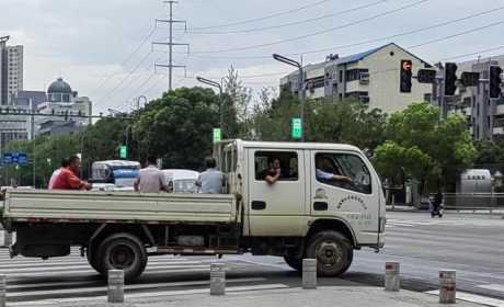 货车变“客”车驶不得 武汉交警：严查严处！