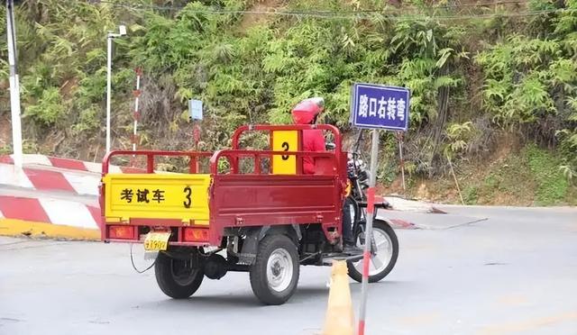 出现3种情况，挂牌、考证也不准骑电动车，上路要罚，车主别侥幸