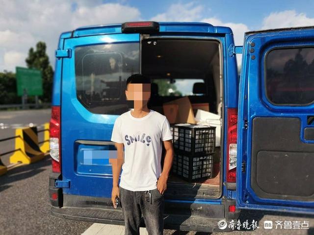 客车变身“货车”，高速交警查获多起“客货混装”违法行为