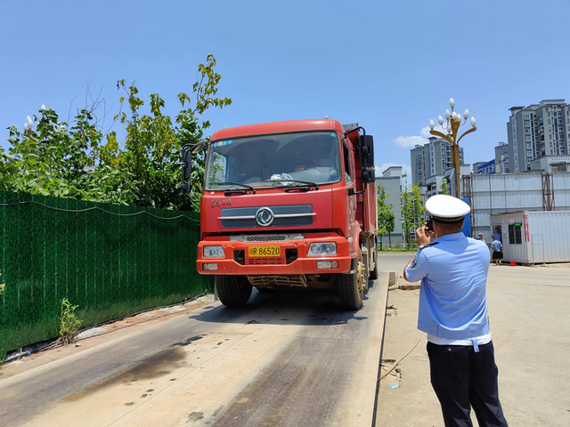 严防“祸”从货起！南充公安交警重拳整治货车违法行为，多辆货车被查处曝光