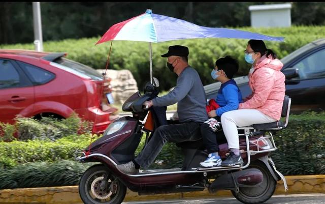 电动车不能加装雨棚可以理解，为何不能安装手机支架？答案来了