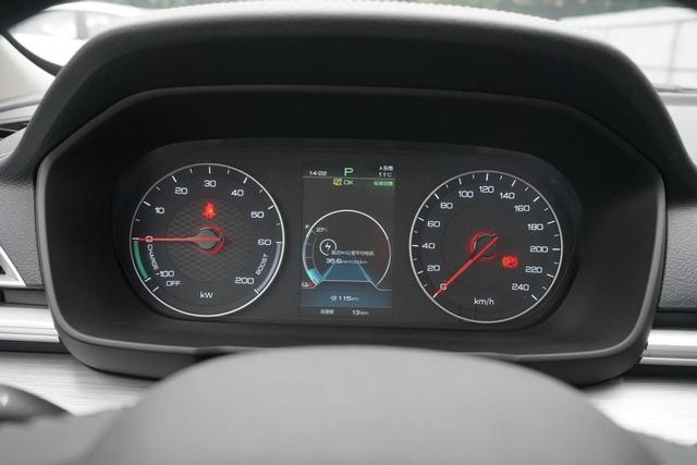 试驾比亚迪秦EV：纯电续航421KM，配136匹马力，值得入手吗？