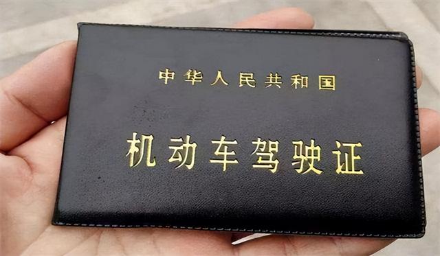 货车司机岗位出现“招工难”，月薪上万元，为什么年轻人不想去干