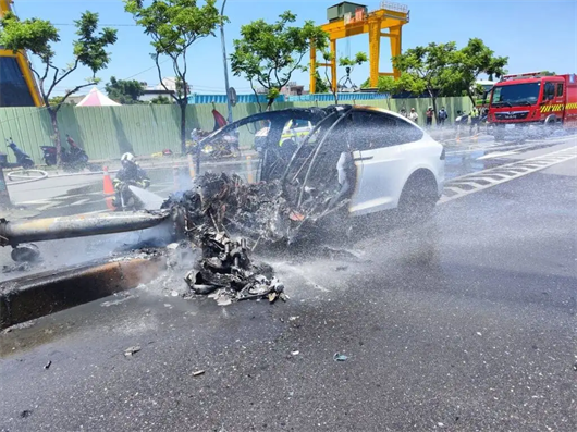 一把大火，烧出了锂电池的去路