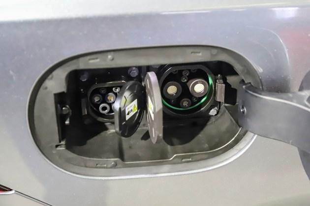 售12.98万元起/配刀片电池/续航600km 实拍比亚迪秦PLUS EV