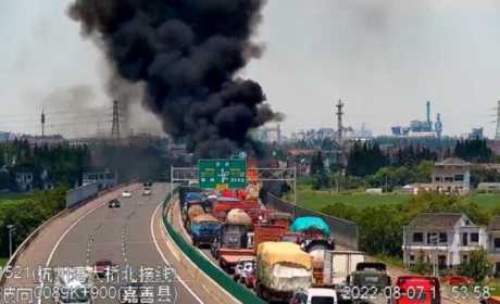 货车变“火”车！这场高温“内卷”下，驾驶员朋友要当心了