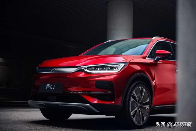 龙颜换新、舒适升级、续航730km，一文看懂比亚迪2022款唐EV