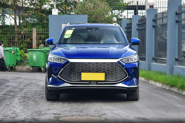 国产混动SUV，省油又好开，售15.28万起，实拍比亚迪宋PLUS DM-i