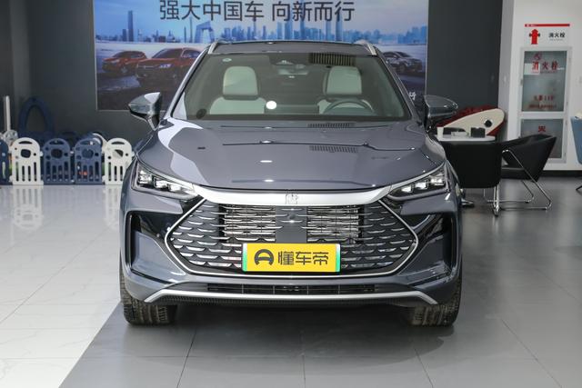 比亚迪代表车型唐DM ，定位中型SUV，售价30.98万，值得入手吗