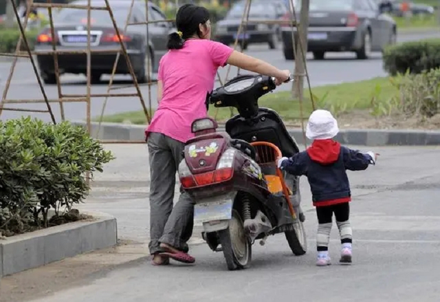 电动车半路不走了，先别推车，应急解决方法一次性告诉你，很实用