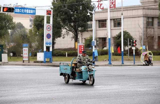 明确！电动车、三轮车上路有“3个标准”，还有2类车多地不许上路