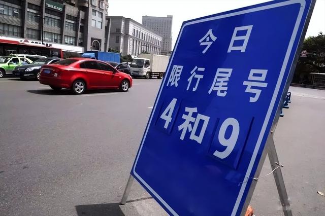 混动逐步失去“路权”！装着发动机的新能源车，其实就是燃油车？