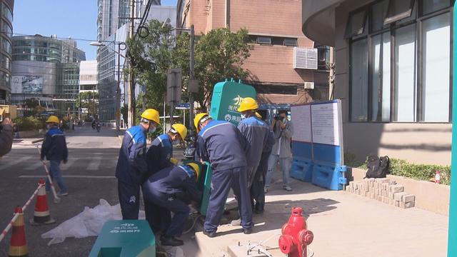 上海首个街头站立式非机动车充电桩启用