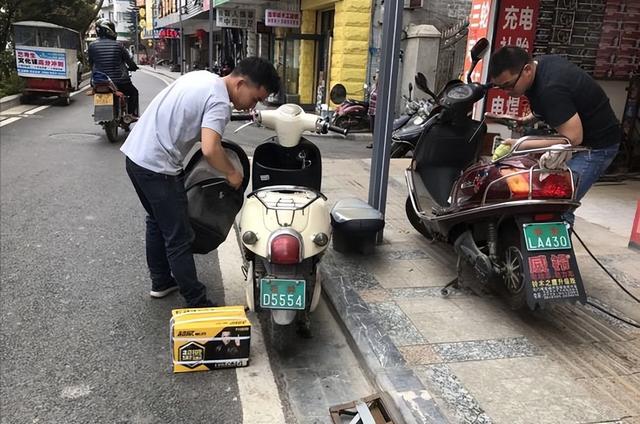 今天才搞明白，铅酸电池和锂电池电动车，到底哪个更划算、实用？