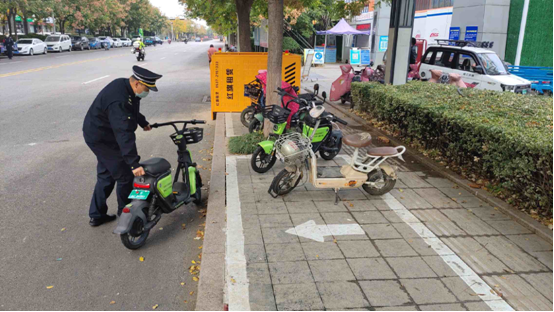 这里是济宁｜未及时整理违规停放的共享电单车，一运营企业被处罚