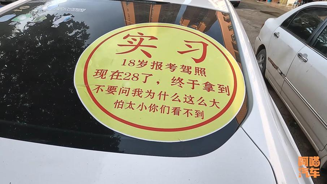 开车等红绿灯的时候应该做什么？喵哥劝你一句，关键时候能救命 