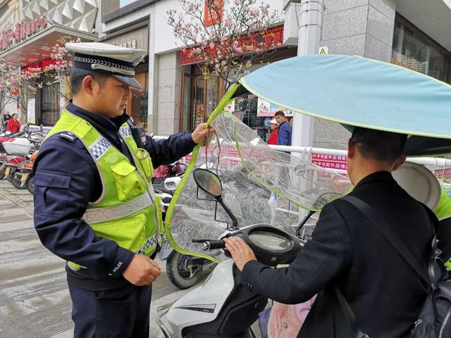 车主注意！骑电动自行车不要驾照，上路做到5点，不怕查车