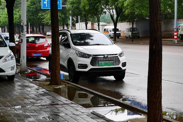 配热泵空调，年轻人的A级电动SUV，比亚迪元PLUS优缺点分析