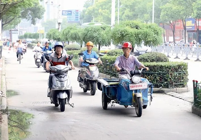 能继续上路，不用罚款！多地对电动车实施这2项管理，车主都说好