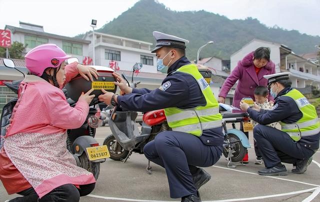 2023年，电动车、三轮车、老年代步车上路要什么条件？一文说清楚