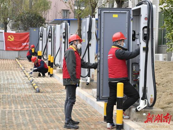 湖南电力部门加快建设充电桩——“‘阳康’后，还是上班的感觉好”