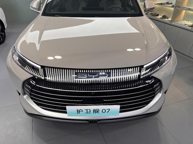 更年轻的中型SUV 是不是唐的青春版？比亚迪护卫舰07到店实拍