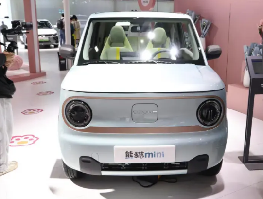 吉利熊猫mini，3.99万元起售，两种续航选择，家用城市代步正合适