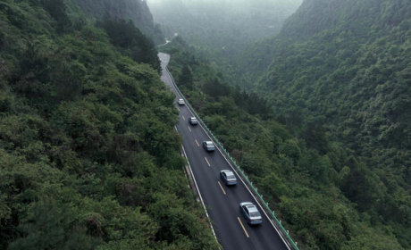 吉利汽车：多技术路径布局，在新能源道路狂飙