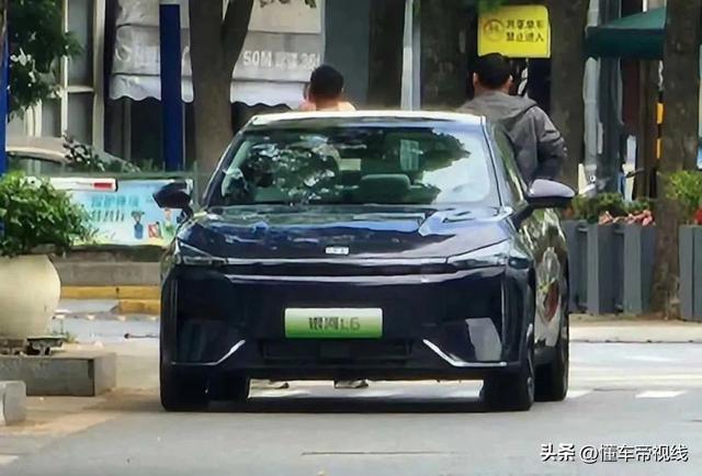 新车 | 吉利银河L6实车曝光：1.5T混动轿车，预计三季度亮相